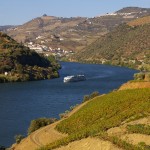 Weinberg Douro ohne Tele: Achten Sie auf das Schiff